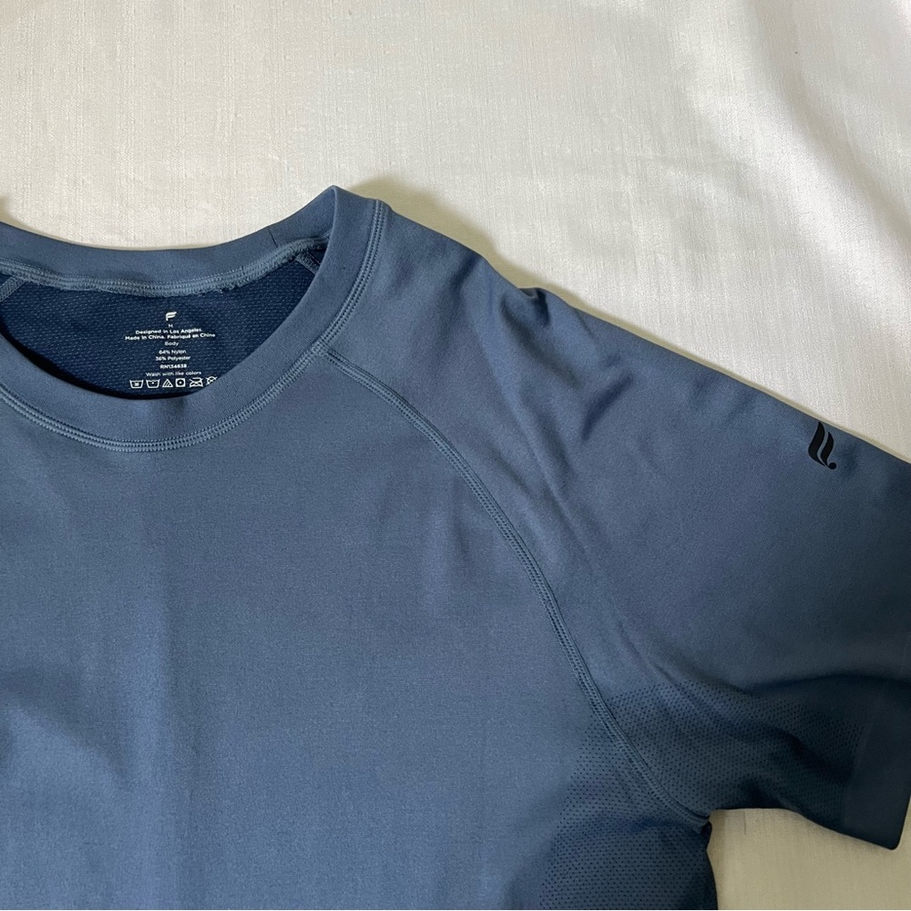 Fabletics tee - Picture 2 of 5